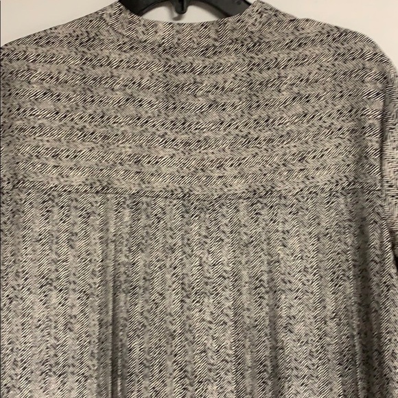 Daisy Fuentes long button front print blouse Lg - Picture 4 of 6